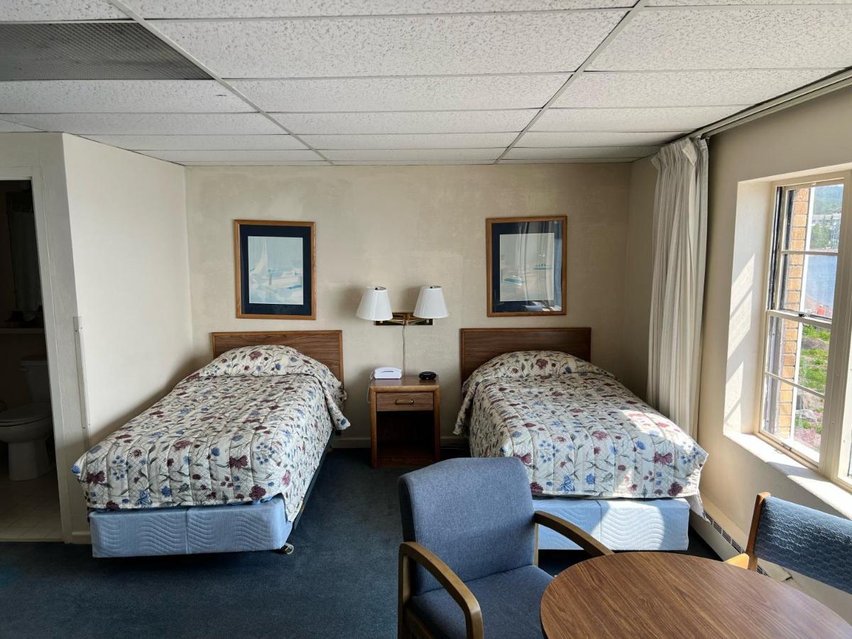 גרנד מרייס Shoreline Inn מראה חיצוני תמונה